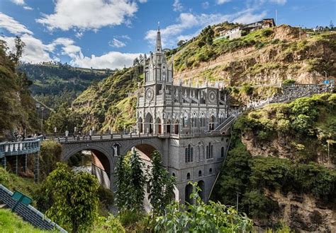 Las Lajas Sanctuary: A Majestic Architectural Marvel Perched Precariously on a Deep Gorge!