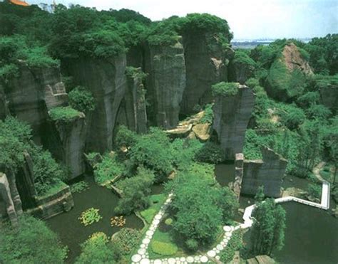 Lianhua Mountain Scenic Area: Ancient Temples and Breathtaking Views Amidst Rolling Hills!