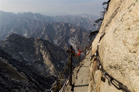 Mount Hua, Ancient Trails and Breathtaking Vistas!