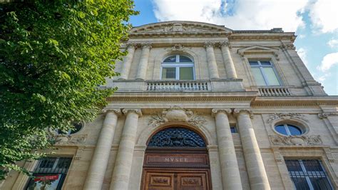 Musée des Beaux-Arts de Bordeaux: A Tapestry of History and Artistic Brilliance!