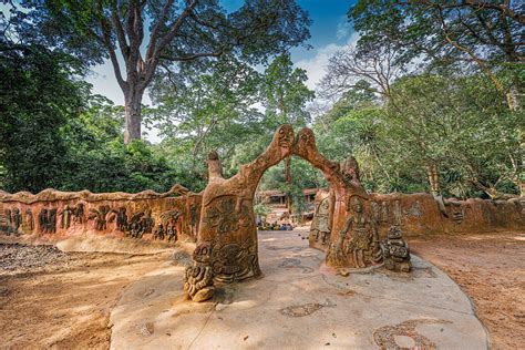 The Osun-Osogbo Sacred Grove: A Mystical Journey Through Nature and Yoruba Spirituality!