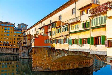 The Ponte Vecchio: An Architectural Marvel Bridging History and Craftsmanship!