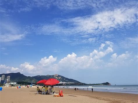 Shilaoren Bathing Beach: Unforgettable Sunsets and Mystical Legends!