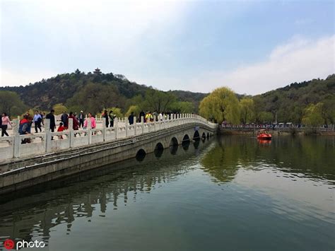 Suihua City's Beishan Park: A Haven for Nature Enthusiasts and History Buffs!