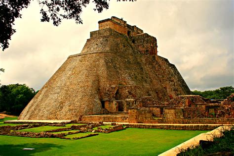 Temple of the Warriors! A Monument to Mayan Power and Beauty in Uxmal