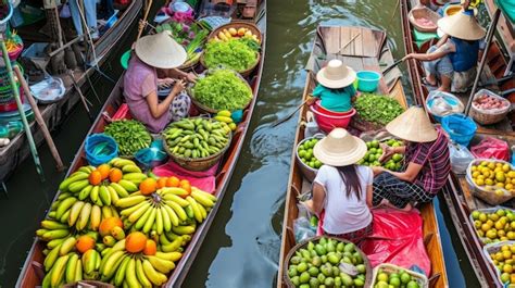 Yala Floating Market! A Journey Through Thai Culture and Culinary Delights on Water