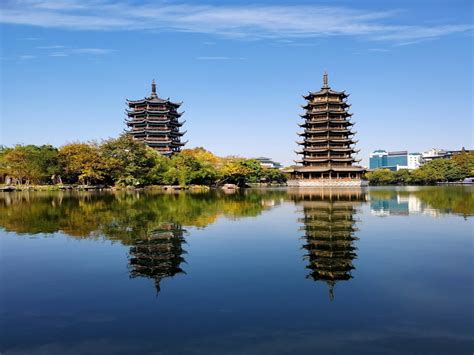  Yucheng Lake Scenic Area: A Tranquil Oasis and Cultural Treasure Trove!