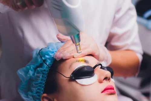 Czy laserowe usuwanie makijażu permanentnego jest trwałe?