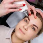 Laserowe usuwanie makijażu permanentnego brwi - jaki jest koszt sesji?